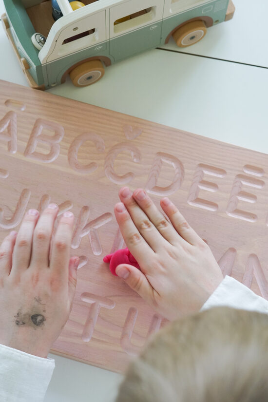 ABPUSĒJS aktivitāšu dēlītis ROZĀ